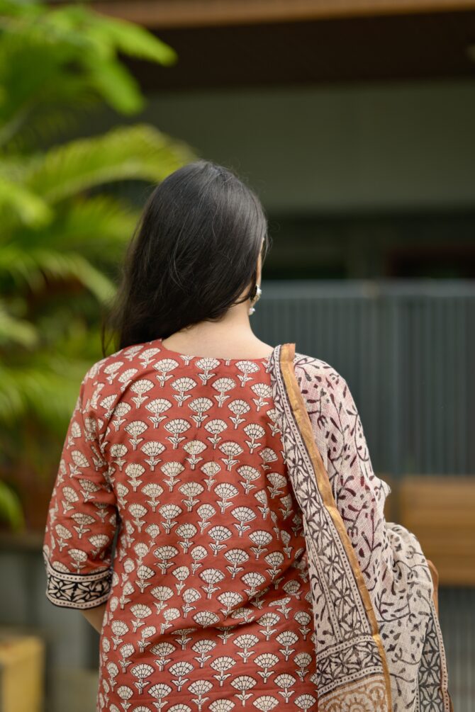 Rang: Handblock Bagru Print: Rust Red - Image 5