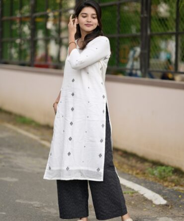 Noor: Handwoven Jamdani Kurta Set