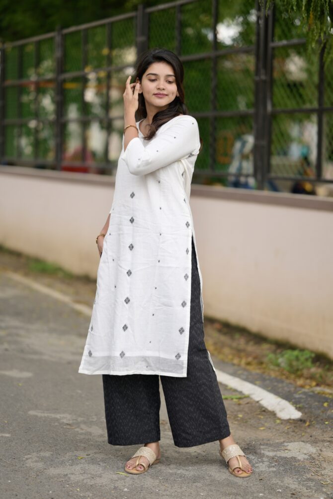 Noor: Handwoven Jamdani Kurta Set