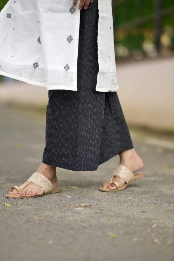 Noor: Handwoven Jamdani Kurta Set - Image 4