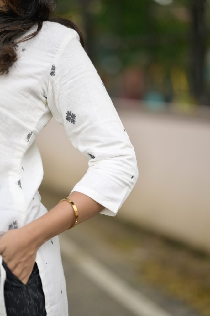 Noor: Handwoven Jamdani Kurta Set - Image 6
