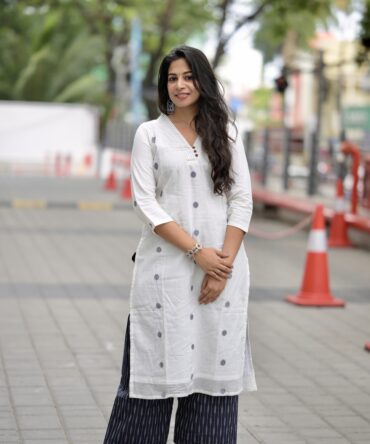 Noor: Handwoven Jamdani Kurta Set